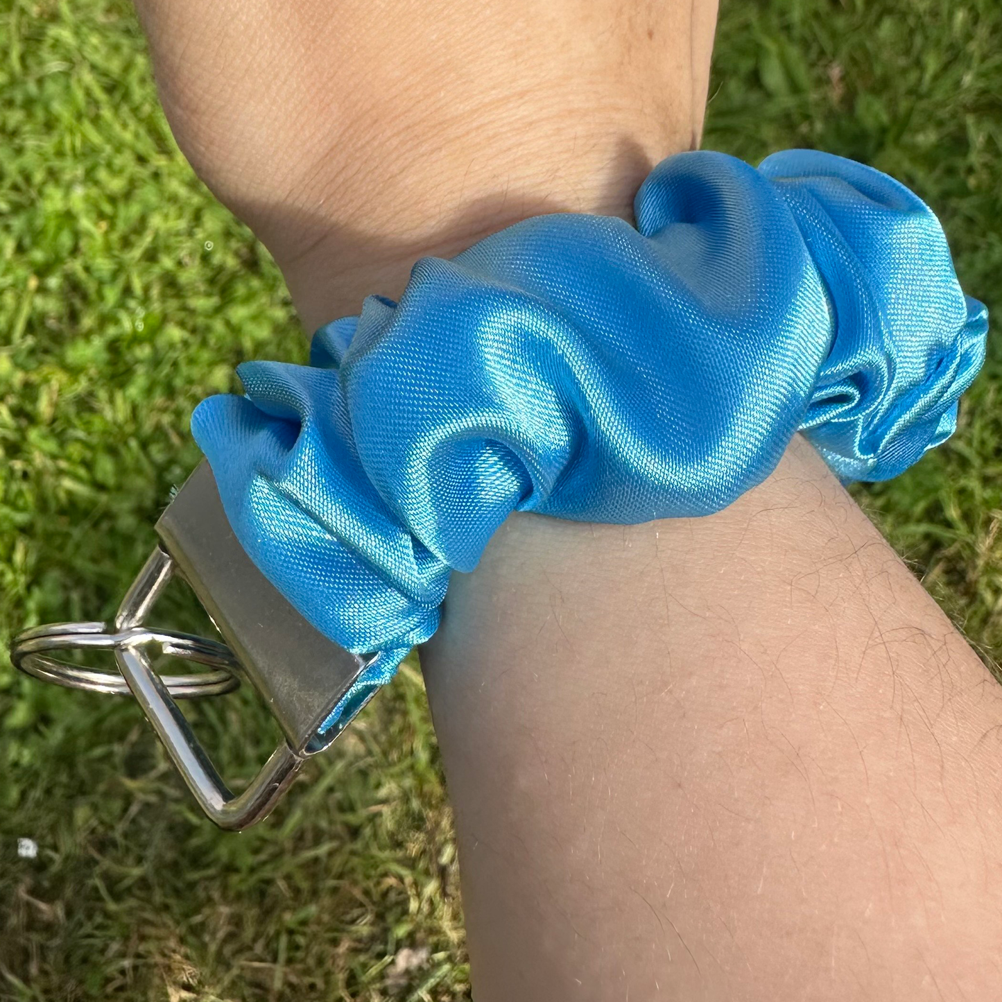 SATIN SCRUNCHIE KEYCHAIN
