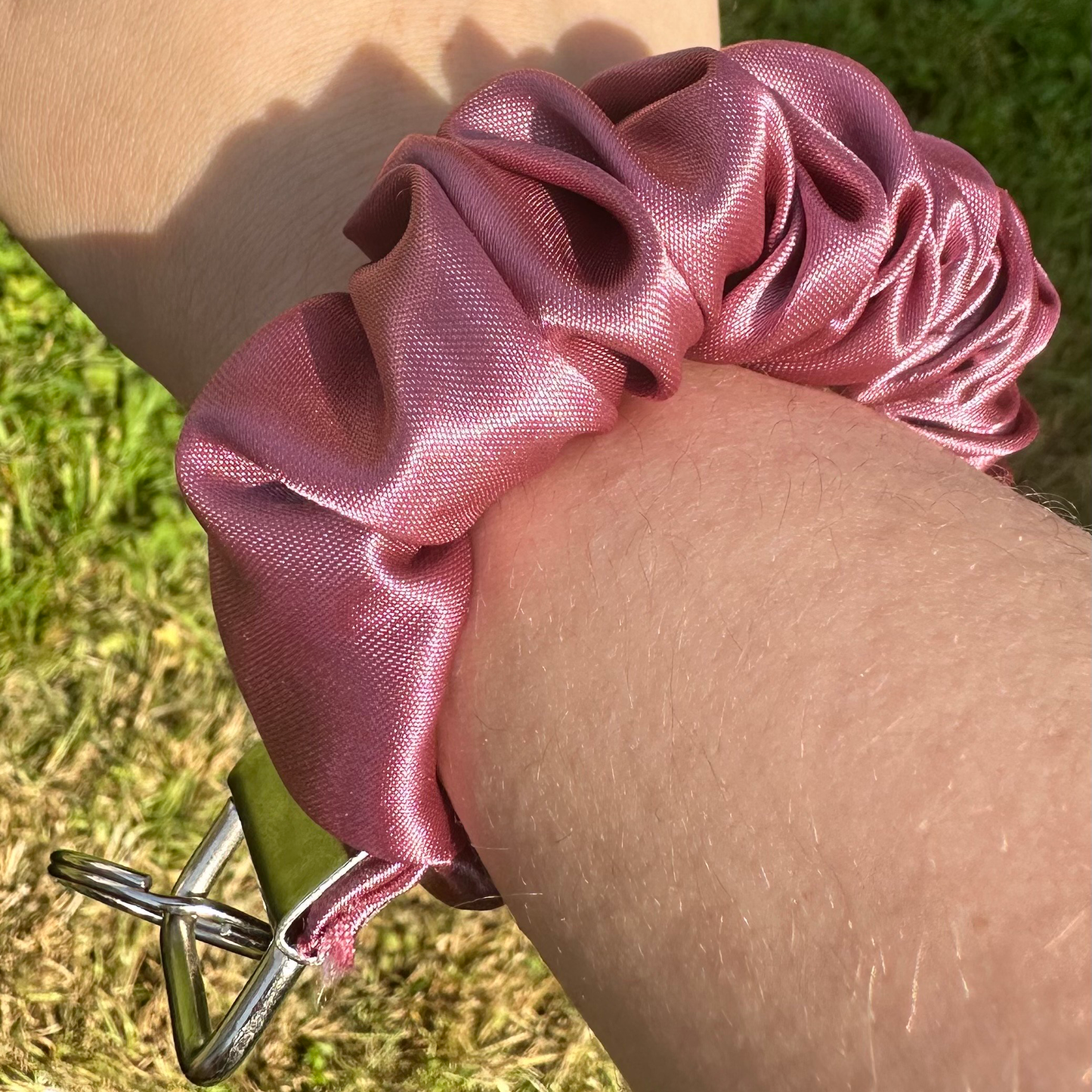 SATIN SCRUNCHIE KEYCHAIN