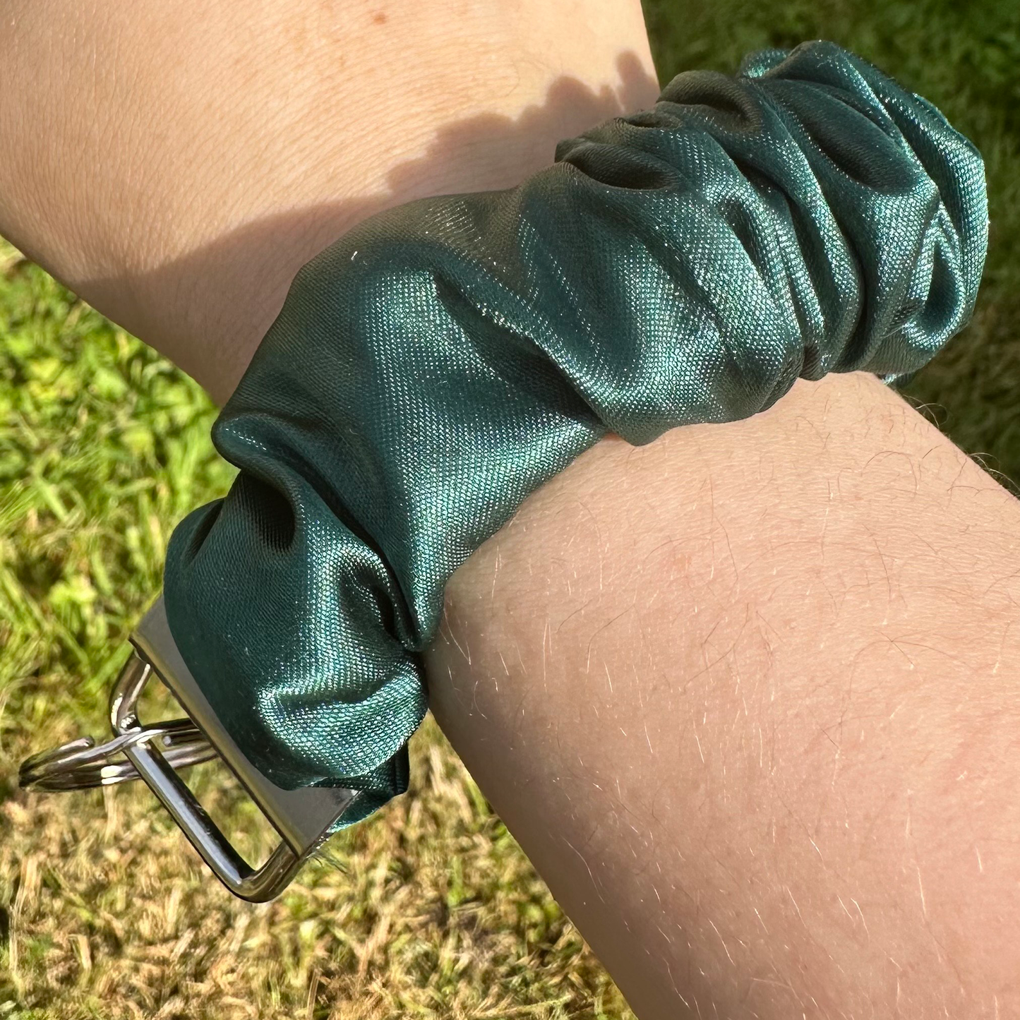 SATIN SCRUNCHIE KEYCHAIN
