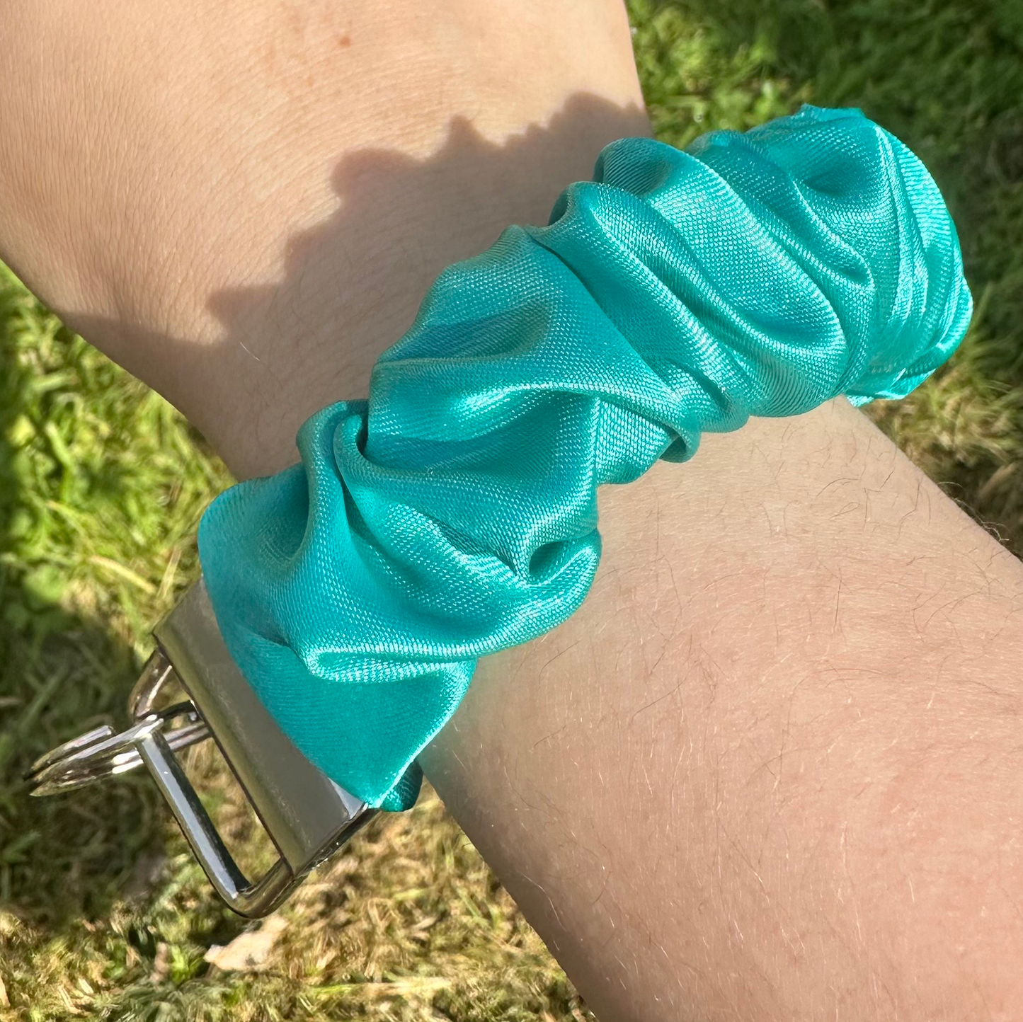 SATIN SCRUNCHIE KEYCHAIN