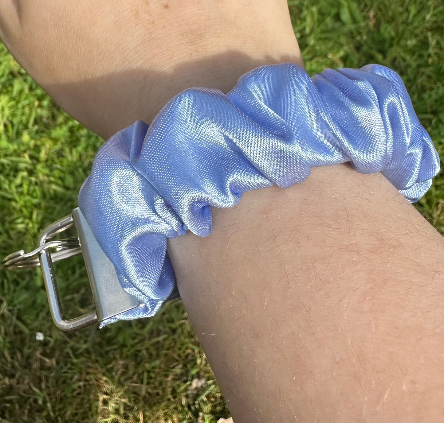 SATIN SCRUNCHIE KEYCHAIN