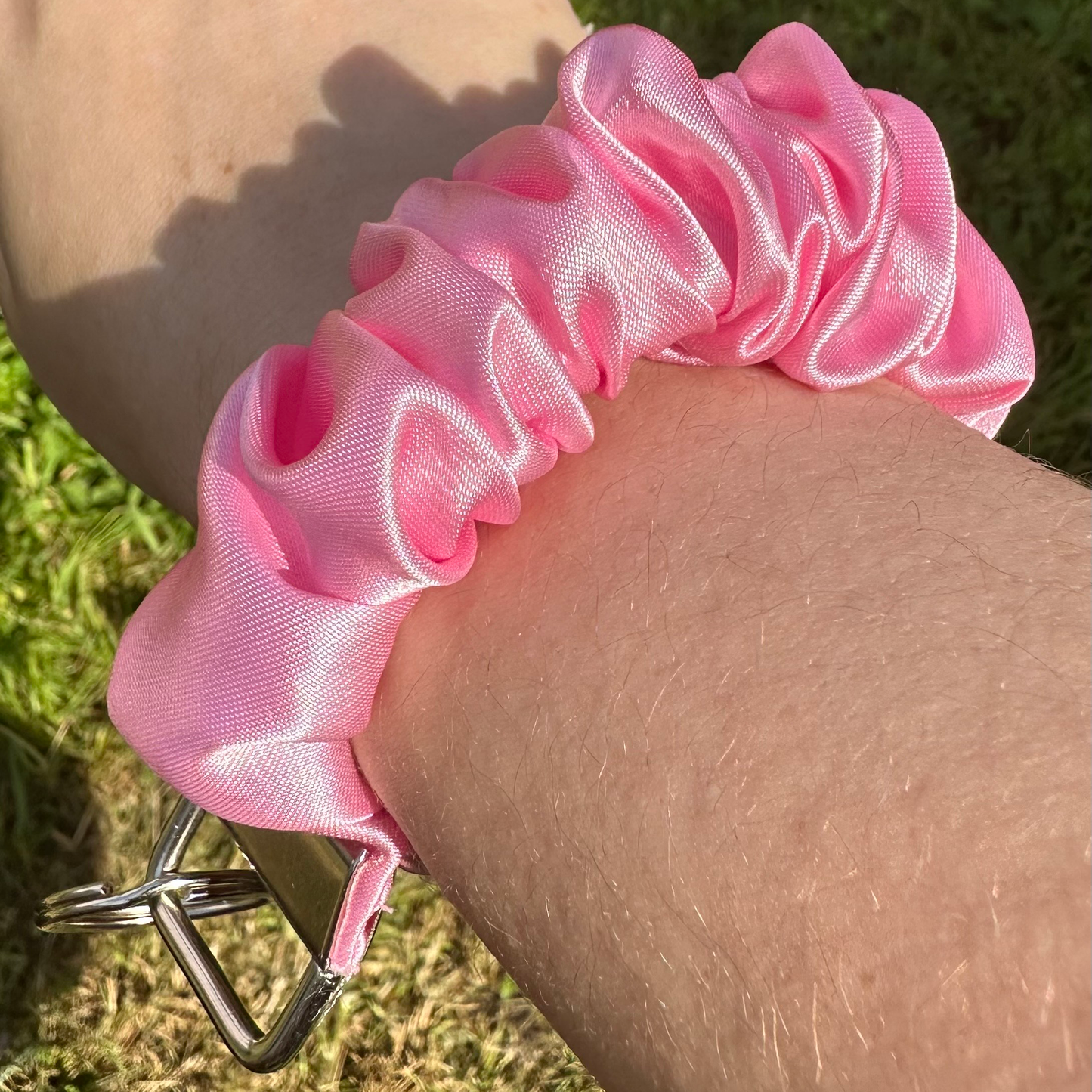 SATIN SCRUNCHIE KEYCHAIN