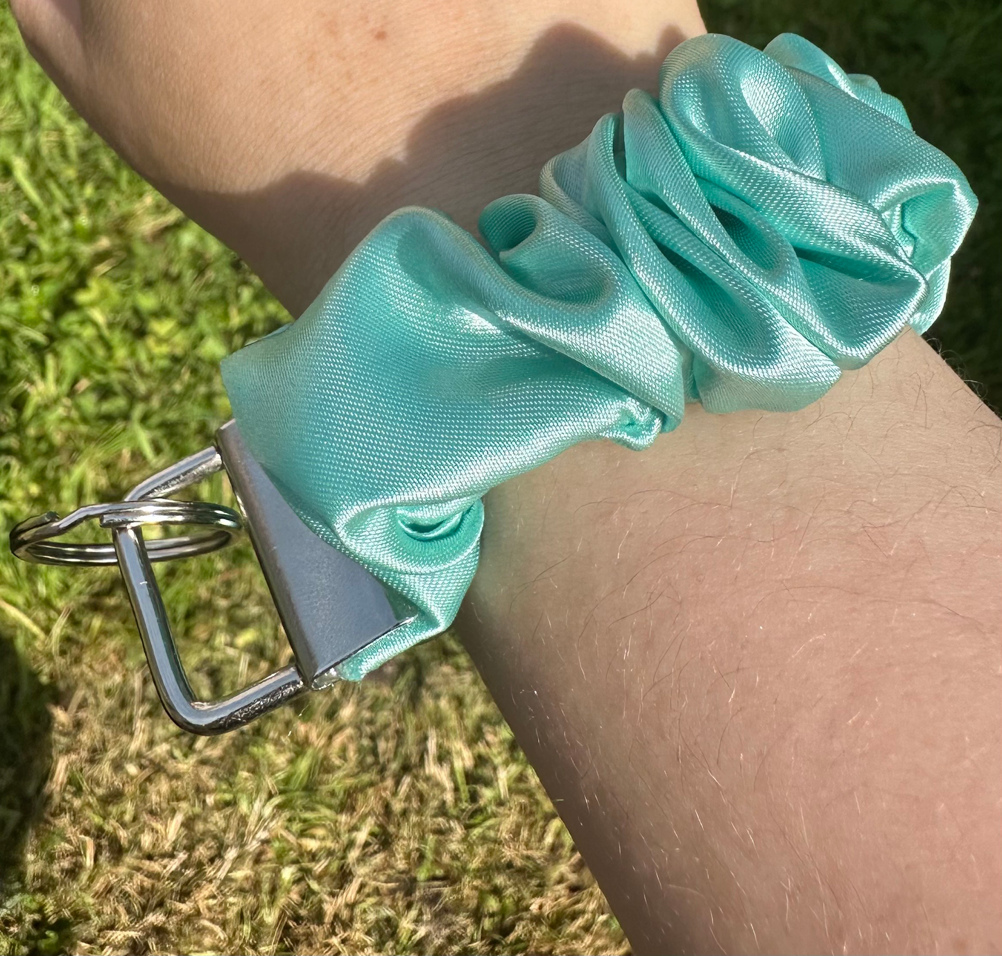SATIN SCRUNCHIE KEYCHAIN