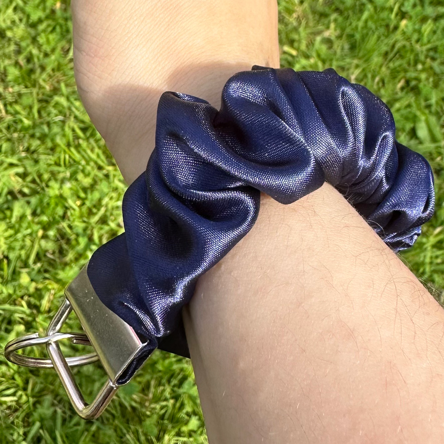 SATIN SCRUNCHIE KEYCHAIN