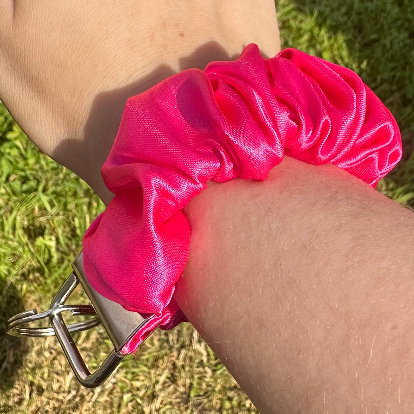 SATIN SCRUNCHIE KEYCHAIN
