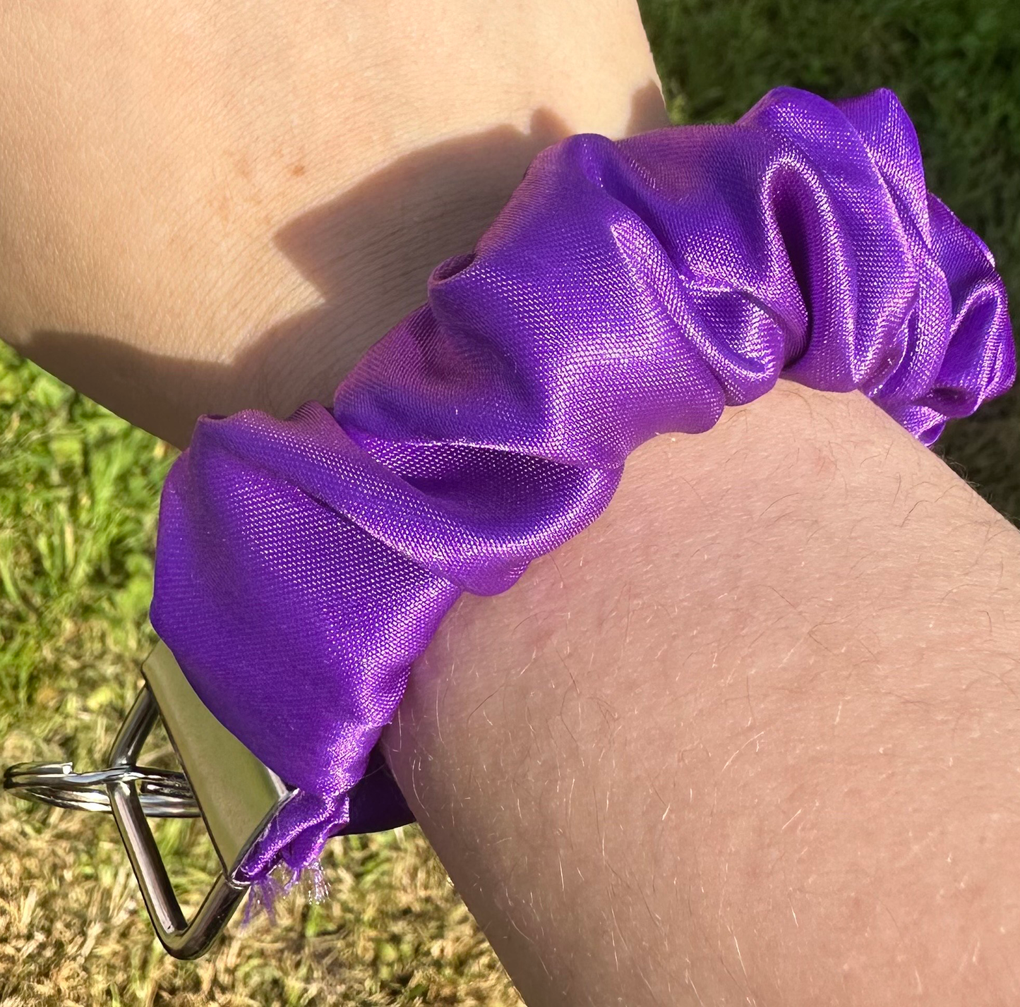 SATIN SCRUNCHIE KEYCHAIN