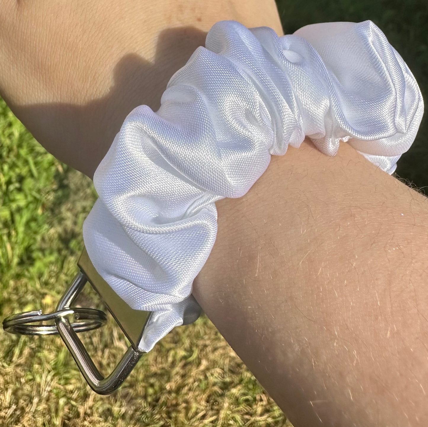 SATIN SCRUNCHIE KEYCHAIN