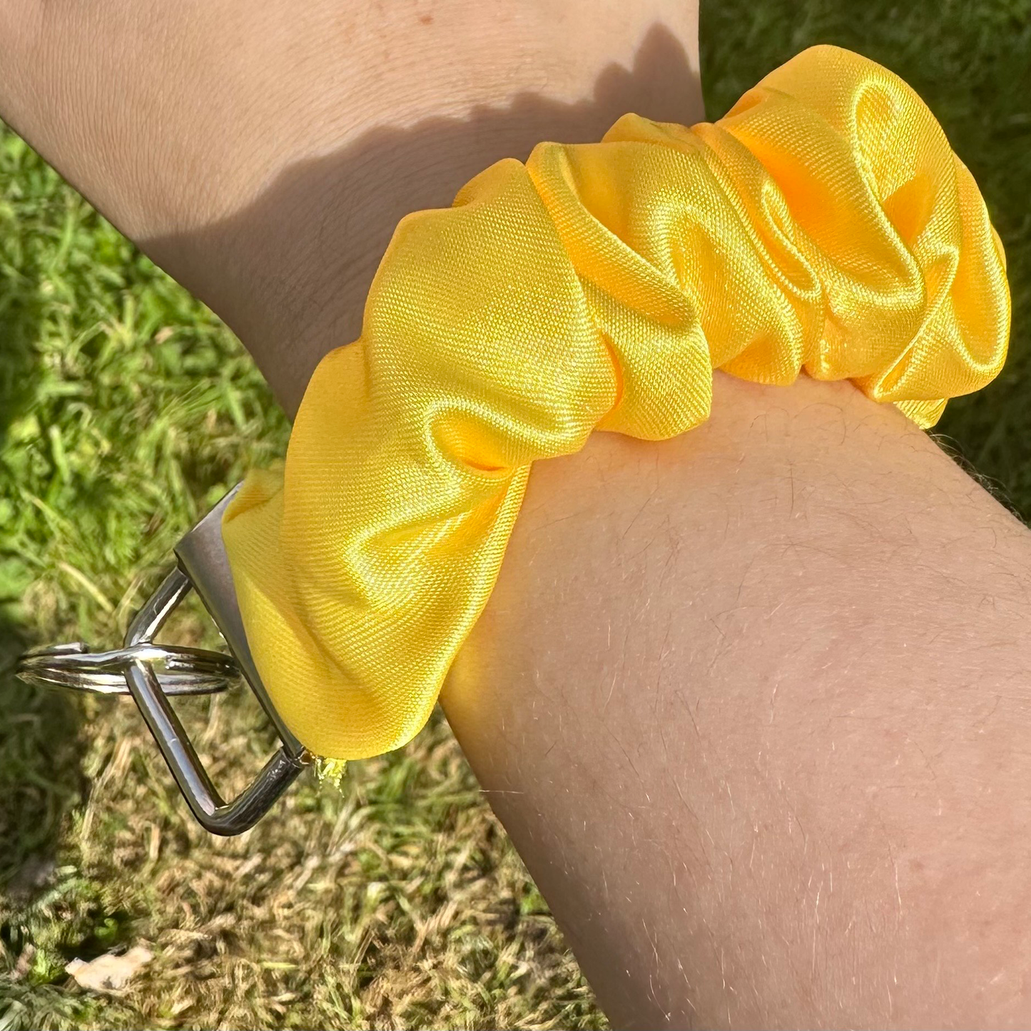 SATIN SCRUNCHIE KEYCHAIN