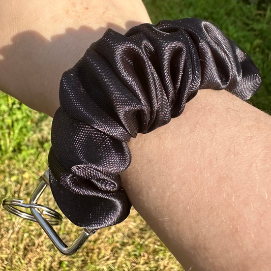 SATIN SCRUNCHIE KEYCHAIN