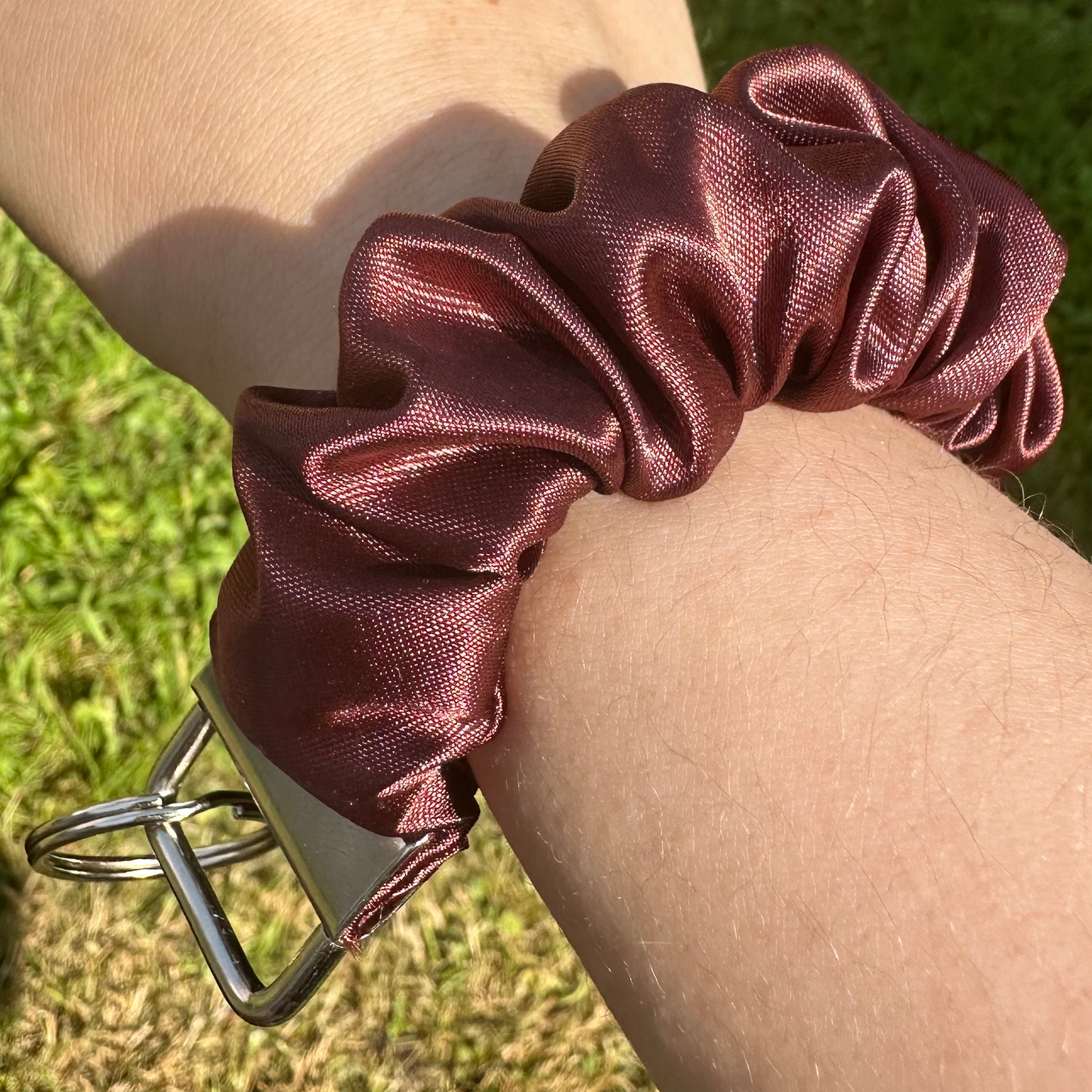 SATIN SCRUNCHIE KEYCHAIN
