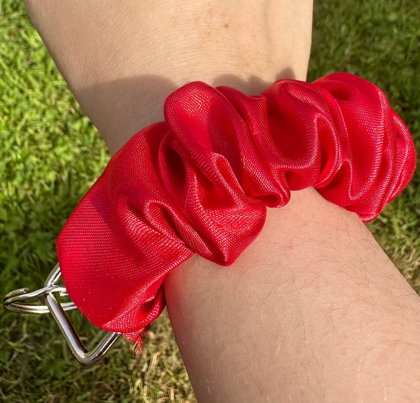 SATIN SCRUNCHIE KEYCHAIN